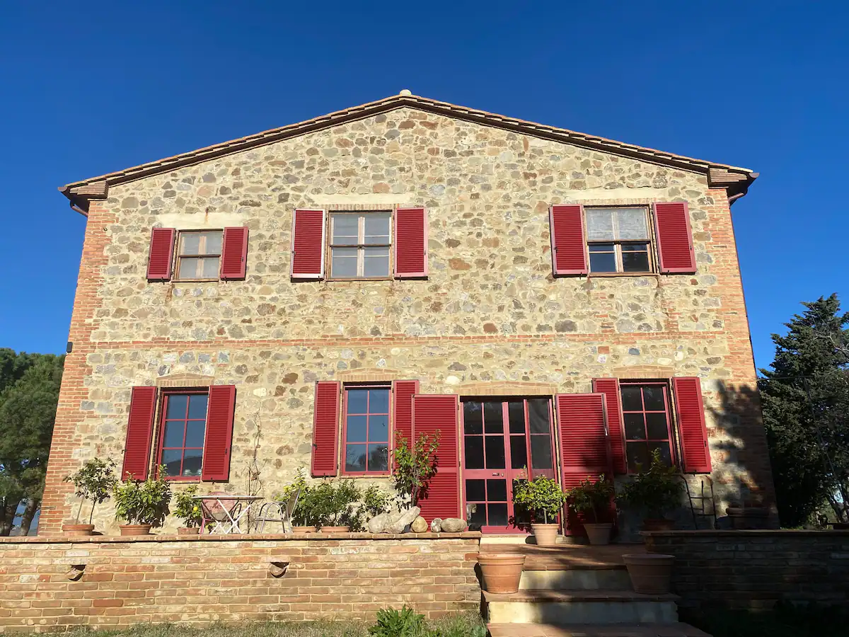 Gorgeous restored farmhouse, a beautifully luxurious rental villa in Tuscany, available on Azero Homes.