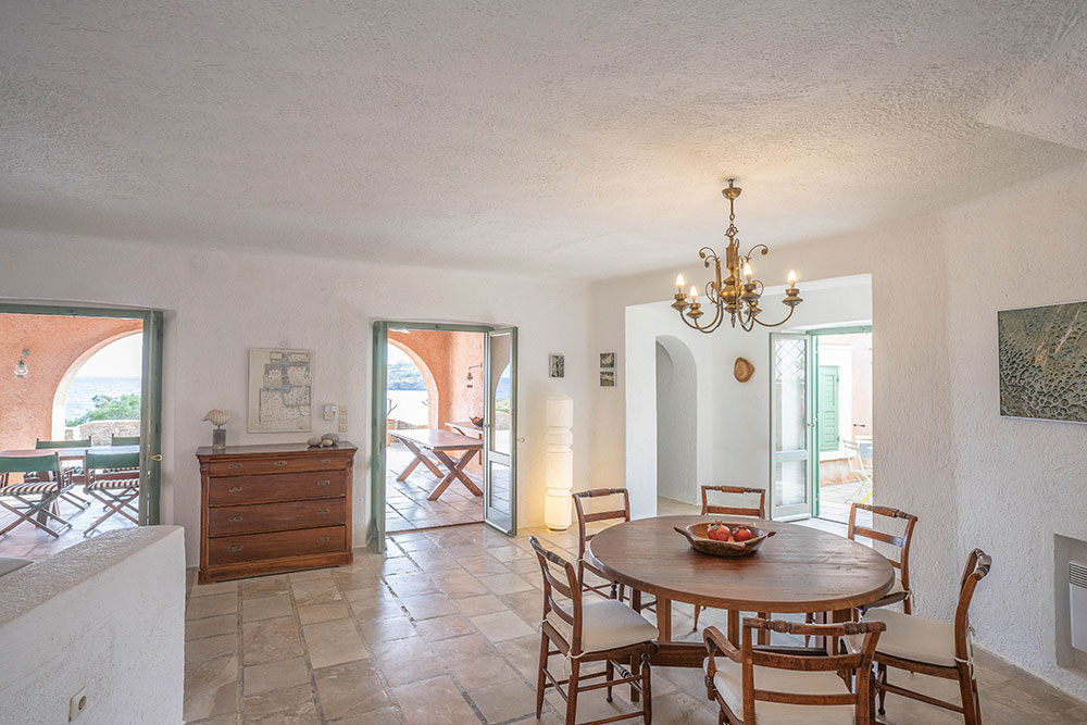 villa tequila syros dinning area