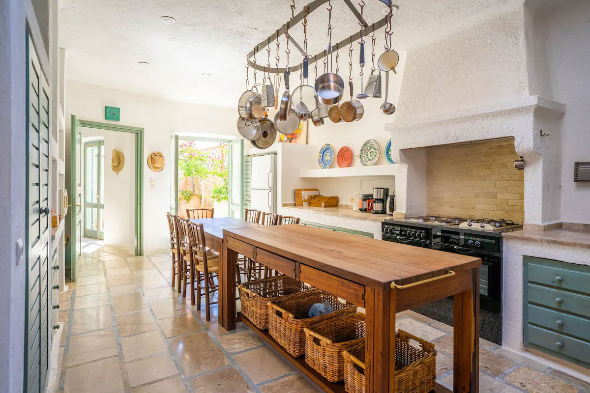 Villa Tequila is a beautiful luxury rental located on Mega Gialos on the island of Syros, available on Azero Homes.